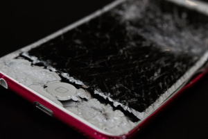 Har din skärm gått sönder? Kom in till oss för att byta glas på din iPhone i Malmö!